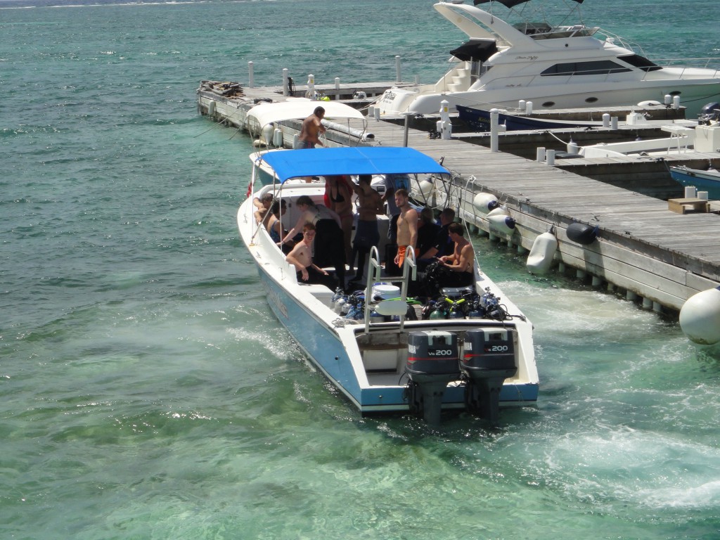 Scuba_Diving_Belize_(4862314726)