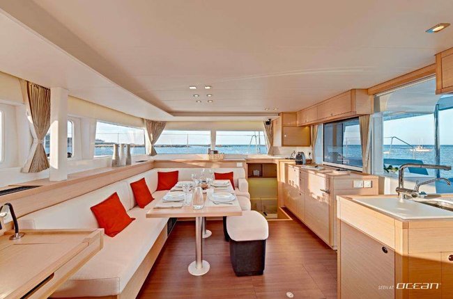 Lagoon 450 Living room