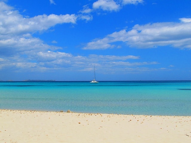 Boat on the water in Sardina