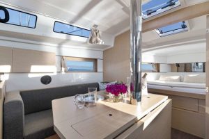 Beneteau 38 guest room