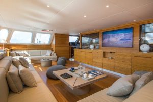 Che Catamaran Saloon