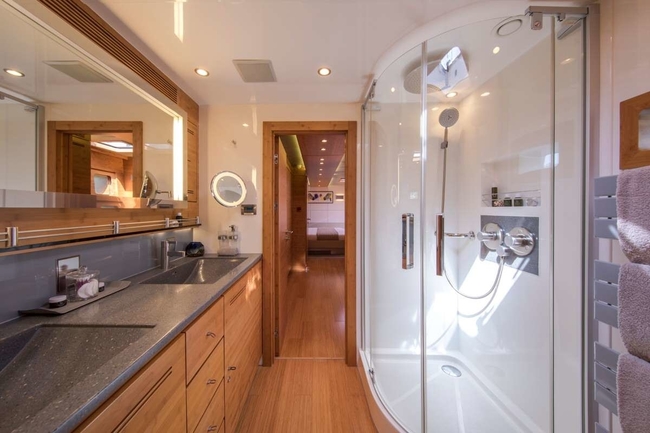 catamaran boat bathroom