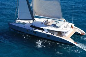 Che Catamaran exterior