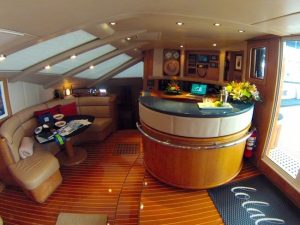 Lolalita Catamaran Bar