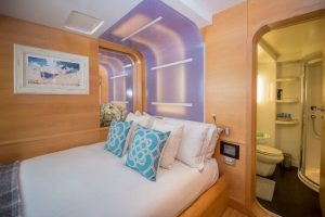 Bella Vita Queen Cabin