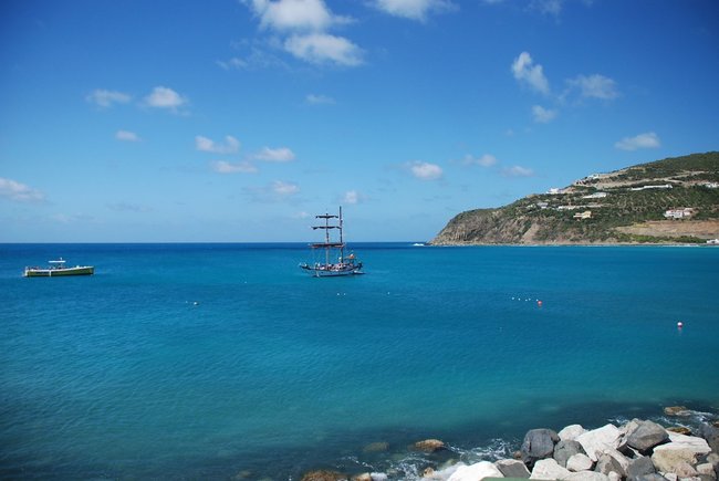 Litlle Bay Beach in St MArteen