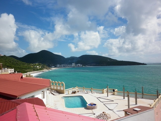 Pelican Cay Beach in St Marteen