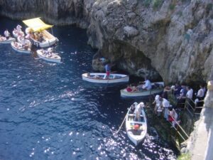 Boat tour at Grotta Azzura in Capri