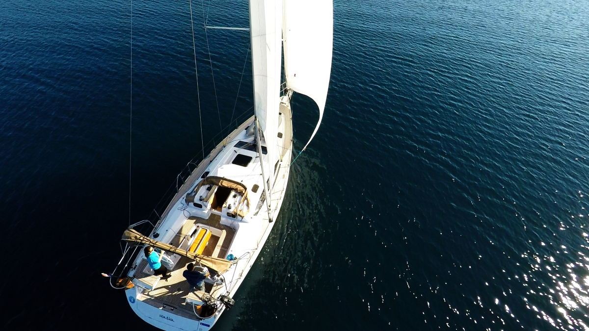 are catamarans good in rough seas